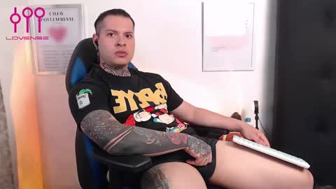 aaronsmith2_ online show from December 6, 11:36 pm