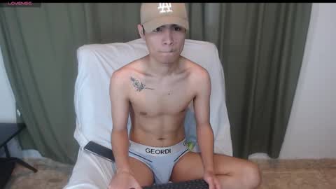 adam_sinclair online show from November 16, 9:50 pm