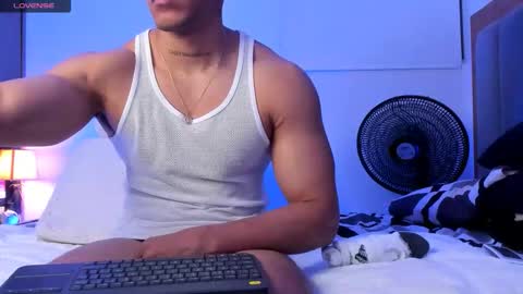 adambrocs1 online show from January 17, 10:18 am