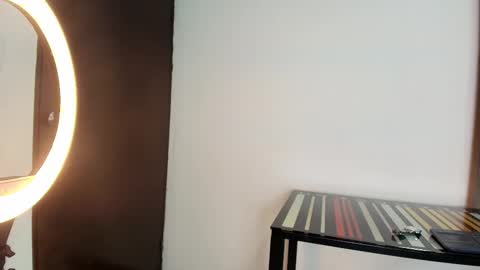 AdamsWalkerr  online show from March 18, 1:03 pm