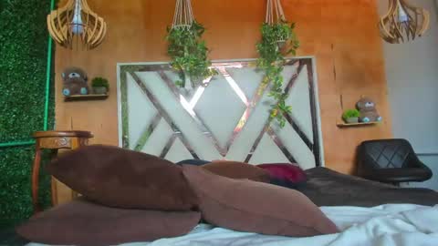 adrian_fire01 online show from April 30, 7:43 pm