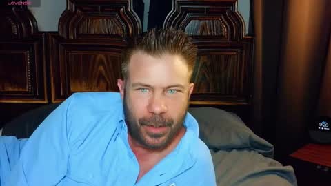Blue Eyed Handsome Man online show from March 20, 1:20 am