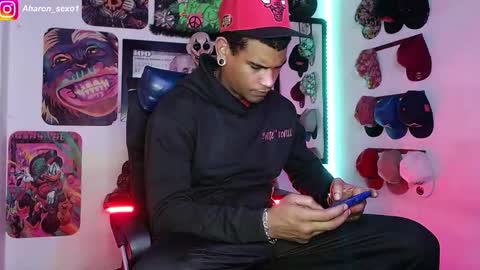 Snapshot of aharon_sexo1 chatting on December 18, 6:53 am Aharon Zamora online show from December 18, 6:53 am