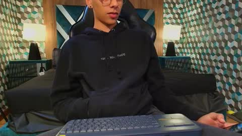 aiden_royce online show from September 14, 9:39 pm