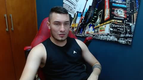 Snapshot of airon_blade chatting on December 21, 10:52 pm A I R O N online show from December 21, 10:52 pm