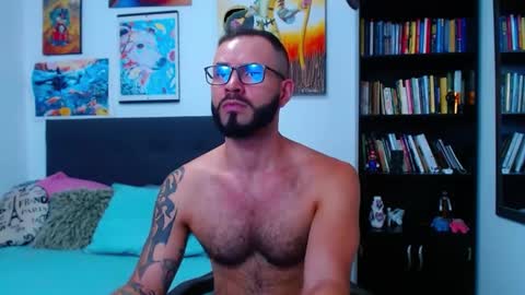 Snapshot of akiles_r chatting on February 25, 11:11 pm akiles online show from February 25, 11:11 pm