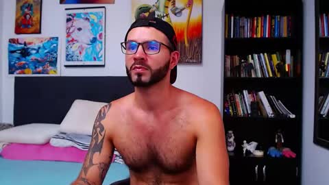 Snapshot of akiles_r chatting on January 16, 9:30 pm akiles online show from January 16, 9:30 pm