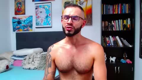 Snapshot of akiles_r chatting on February 6, 7:51 pm akiles online show from February 6, 7:51 pm