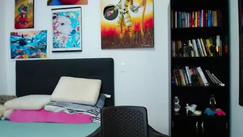 Snapshot of akiles_r chatting on January 17, 11:00 pm akiles online show from January 17, 11:00 pm