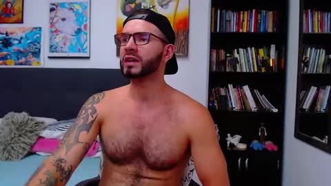 Snapshot of akiles_r chatting on January 7, 9:57 pm akiles online show from January 7, 9:57 pm