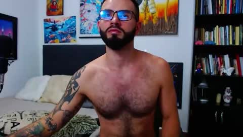 Snapshot of akiles_r chatting on October 13, 11:00 pm akiles online show from October 13, 11:00 pm