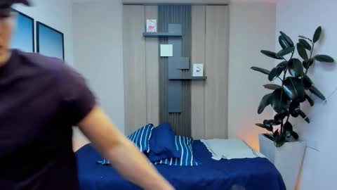 Alan  Kevin can we reach 100 thumbs up please guys  online show from January 17, 7:16 pm