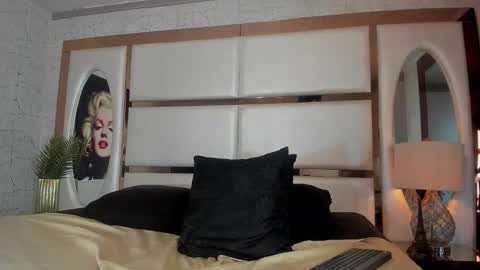 ---Alan--- online show from December 5, 5:25 am