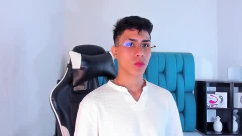 alannaughty_ online show from February 12, 4:01 am