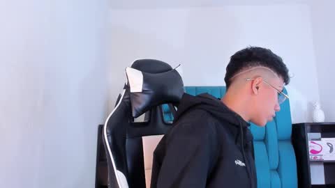 alannaughty_ online show from March 6, 8:27 pm