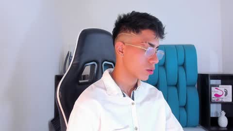 alannaughty_ online show from February 5, 8:57 pm