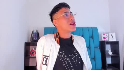 alannaughty_ online show from January 19, 1:00 am