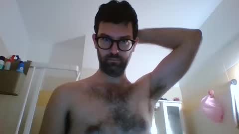 Snapshot of albertodivenire chatting on December 7, 12:35 pm albertodivenire online show from December 7, 12:35 pm