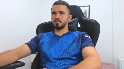 Snapshot of alejandroo_7 chatting on March 5, 8:23 pm alejandroo_7 online show from March 5, 8:23 pm