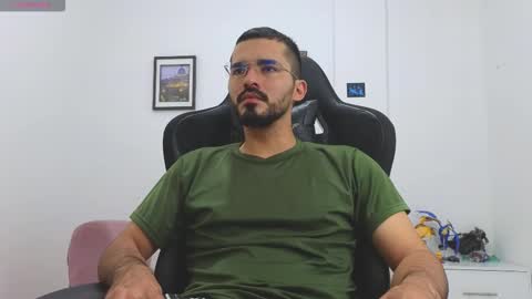 alejandroo_7 online show from December 20, 7:21 pm