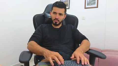 Snapshot of alejandroo_7 chatting on February 6, 7:29 pm alejandroo_7 online show from February 6, 7:29 pm