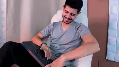 Snapshot of alejandrostorm chatting on October 15, 9:33 pm Alejo online show from October 15, 9:33 pm