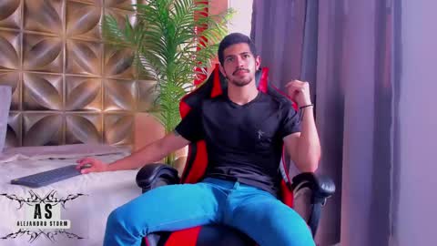 Snapshot of alejandrostorm chatting on December 10, 7:54 pm Alejo online show from December 10, 7:54 pm