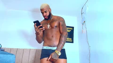 Snapshot of alejo_21cm chatting on October 17, 1:15 pm alejo_21cm online show from October 17, 1:15 pm