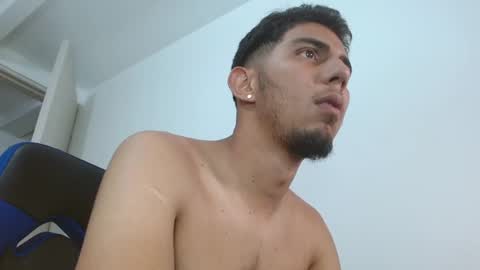 Snapshot of alejo_hot23 chatting on February 12, 2:45 am David online show from February 12, 2:45 am