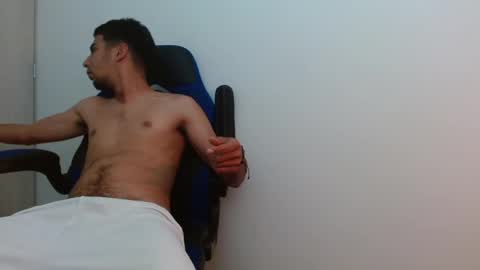 Snapshot of alejo_hot23 chatting on January 24, 12:31 am David online show from January 24, 12:31 am