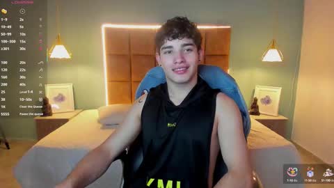 Snapshot of alejootwink chatting on September 29, 7:54 pm ALejoo Saenz online show from September 29, 7:54 pm