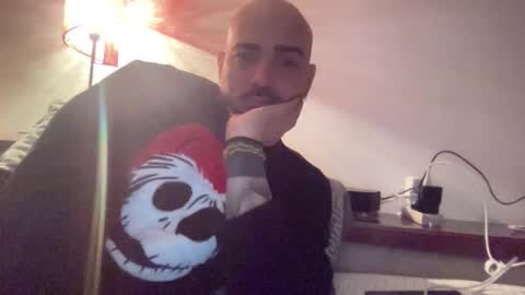 alessandromori91 online show from December 17, 7:15 am