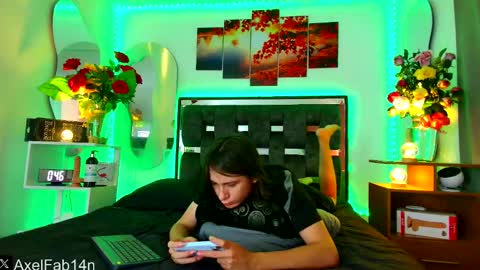 sneider online show from February 18, 7:10 pm