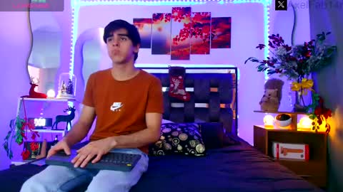 sneider online show from December 8, 6:17 pm