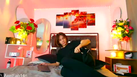 sneider online show from February 14, 7:02 pm