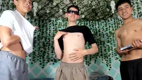 chicos hot online show from March 1, 8:10 pm