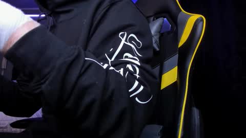 alexgiraldo__ online show from November 24, 7:09 am