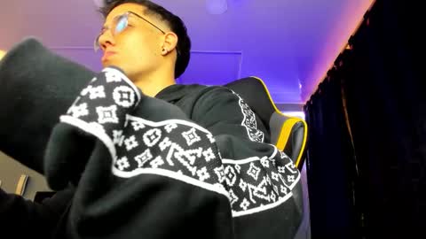 alexgiraldo__ online show from September 11, 11:53 am