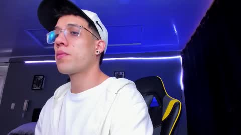 alexgiraldo__ online show from November 7, 12:08 pm