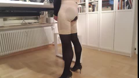 Shyshiny online show from December 24, 11:33 pm