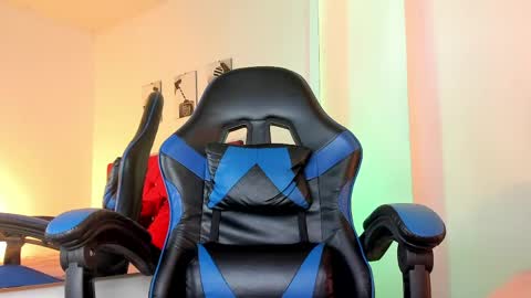 alexxus_smith online show from April 17, 6:32 pm