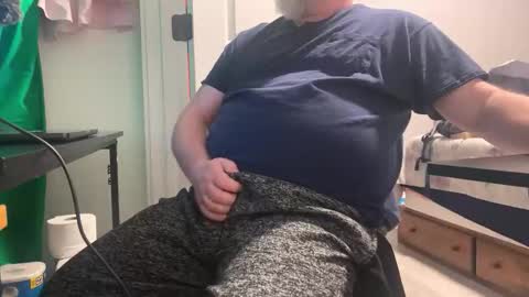 Allergictolove online show from February 9, 11:42 pm