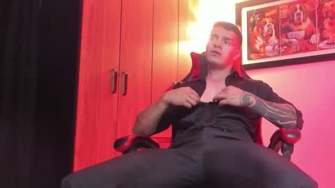 alpha_dominus_ online show from December 18, 5:36 am