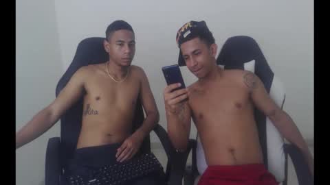 alphas_latins online show from April 2, 9:44 pm