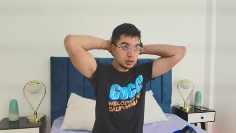 Snapshot of amadeo_wild chatting on March 9, 2:21 pm Amadeo Wild online show from March 9, 2:21 pm