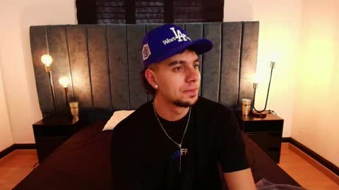 Snapshot of amadeo_wild chatting on February 15, 3:39 pm Amadeo Wild online show from February 15, 3:39 pm