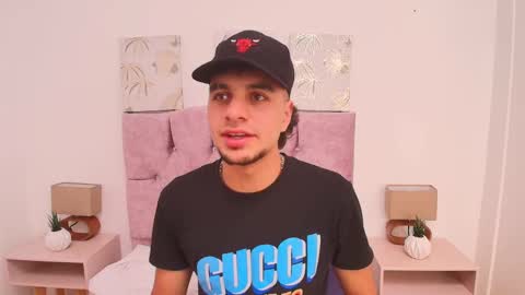 Snapshot of amadeo_wild chatting on February 1, 6:51 pm Amadeo Wild online show from February 1, 6:51 pm