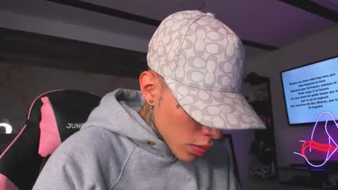 andrees_s online show from November 23, 3:17 am