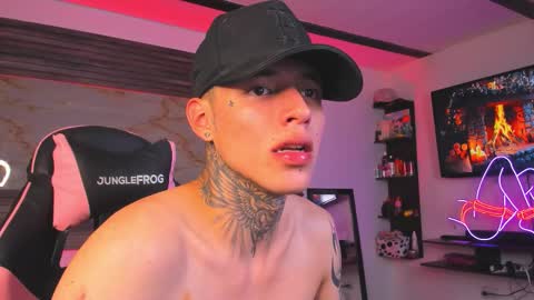 andrees_s online show from November 24, 3:18 am