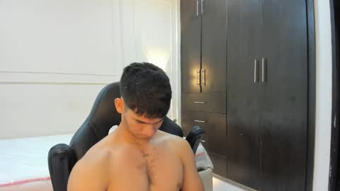 andres_stud online show from April 15, 8:25 am